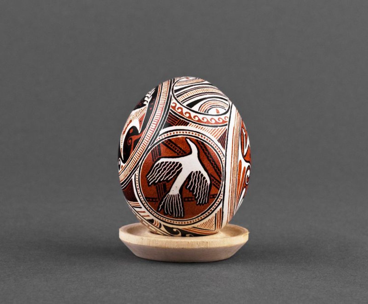 A painted egg in a Tripoli style