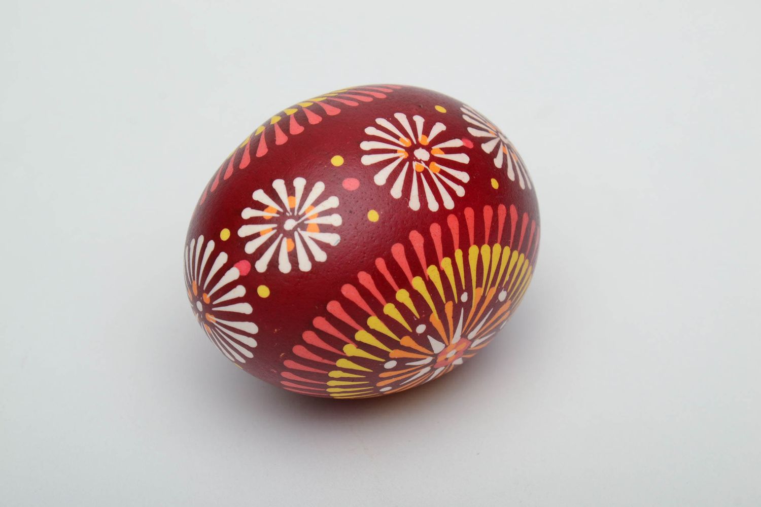 Pysanka in the Lemkovo style.