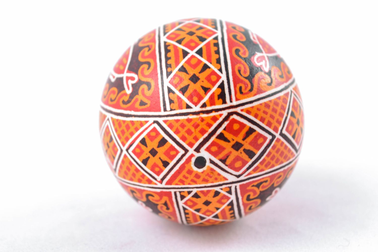 Pysanka made of chicken egg 