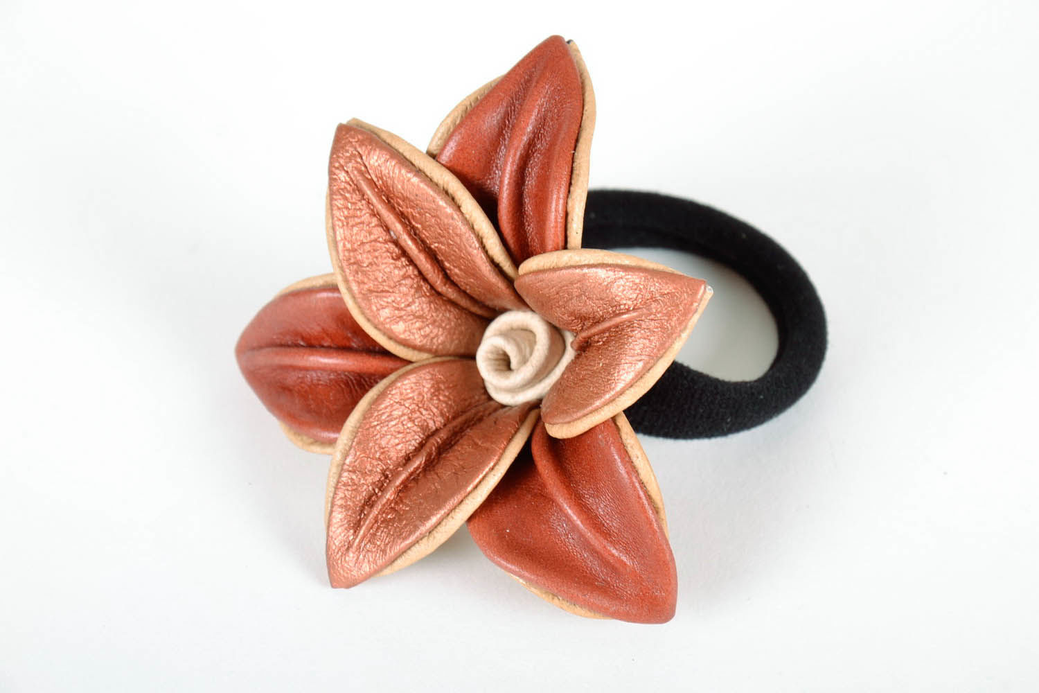 Golden Lily leather gum
