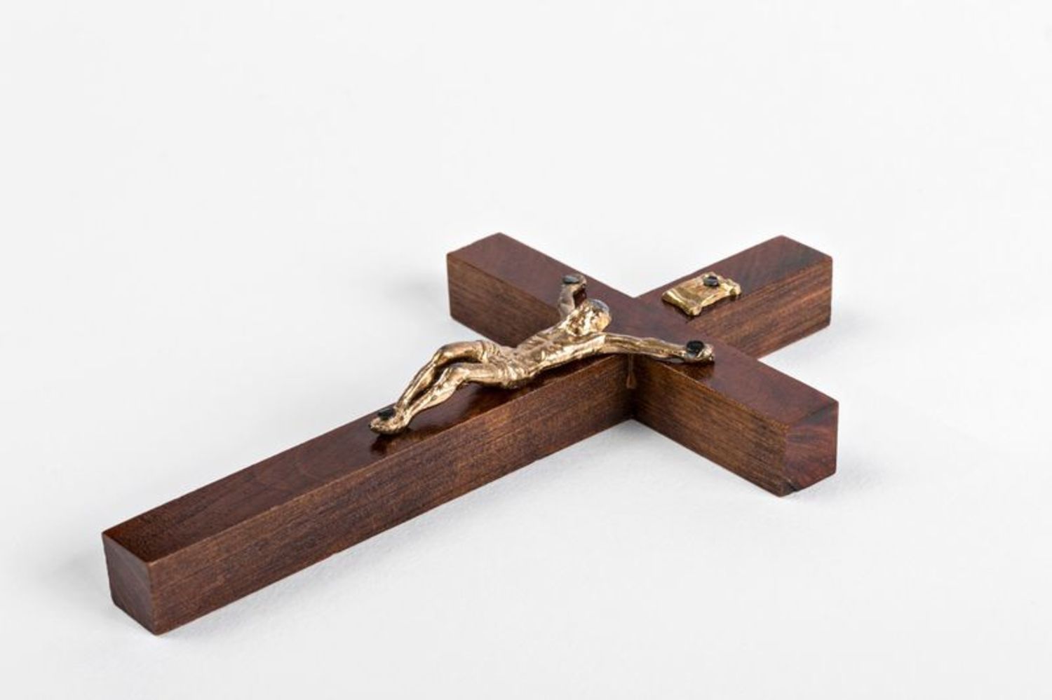 Wall cross with crucifixion