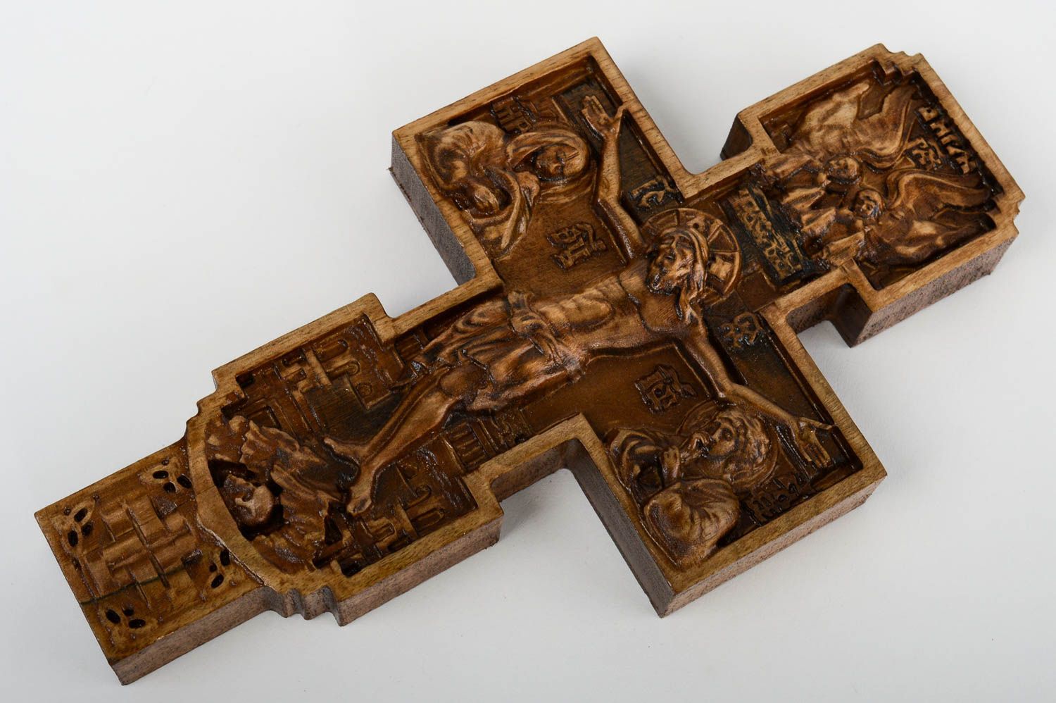 Cross from wood to the wall