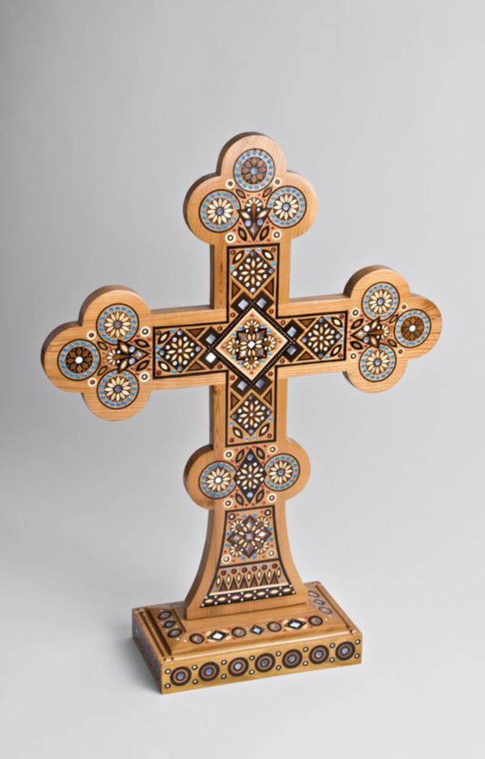 Desktop wooden cross