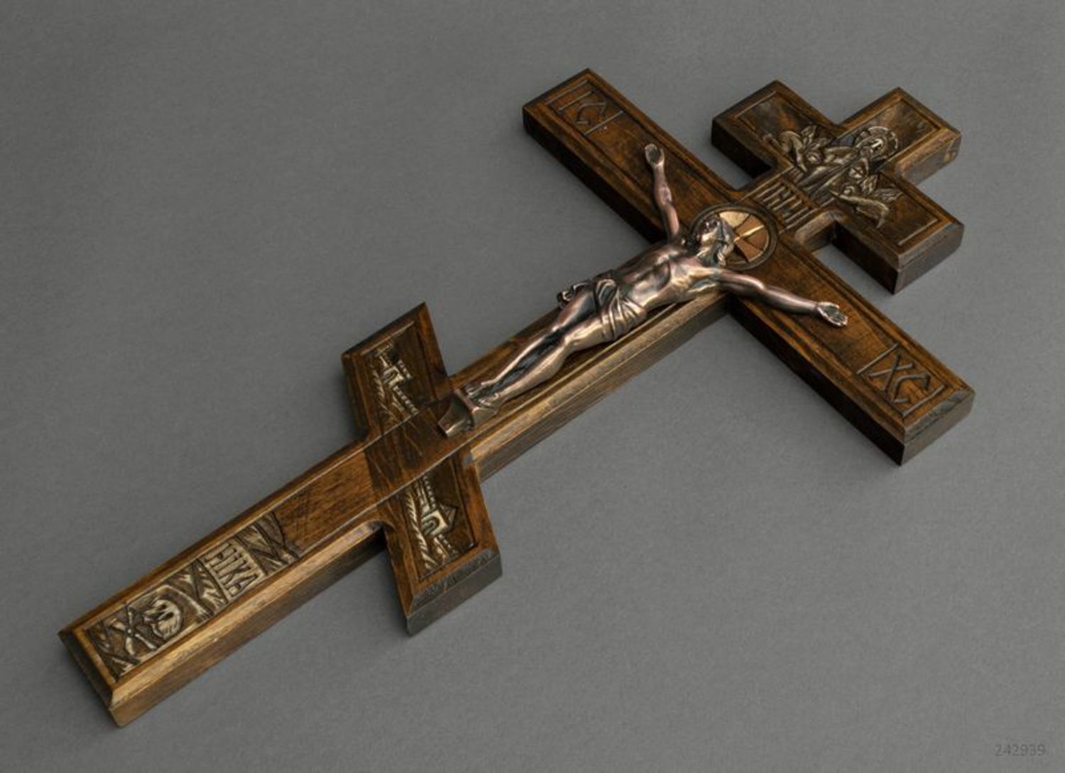 Wall cross made of wood