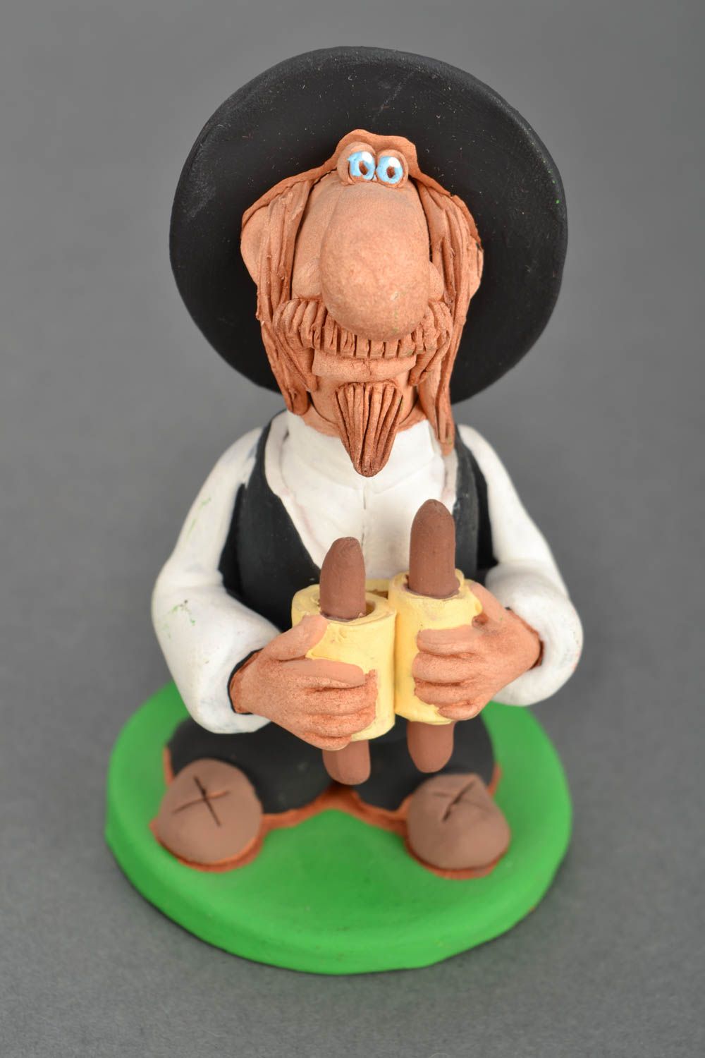 Clay figurine Rabbi with a hot dog.