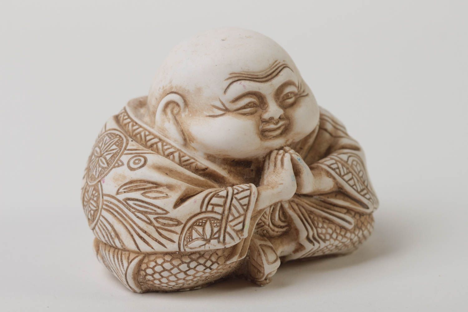 Handmade statuette of resin and marble powder Want to pray.
