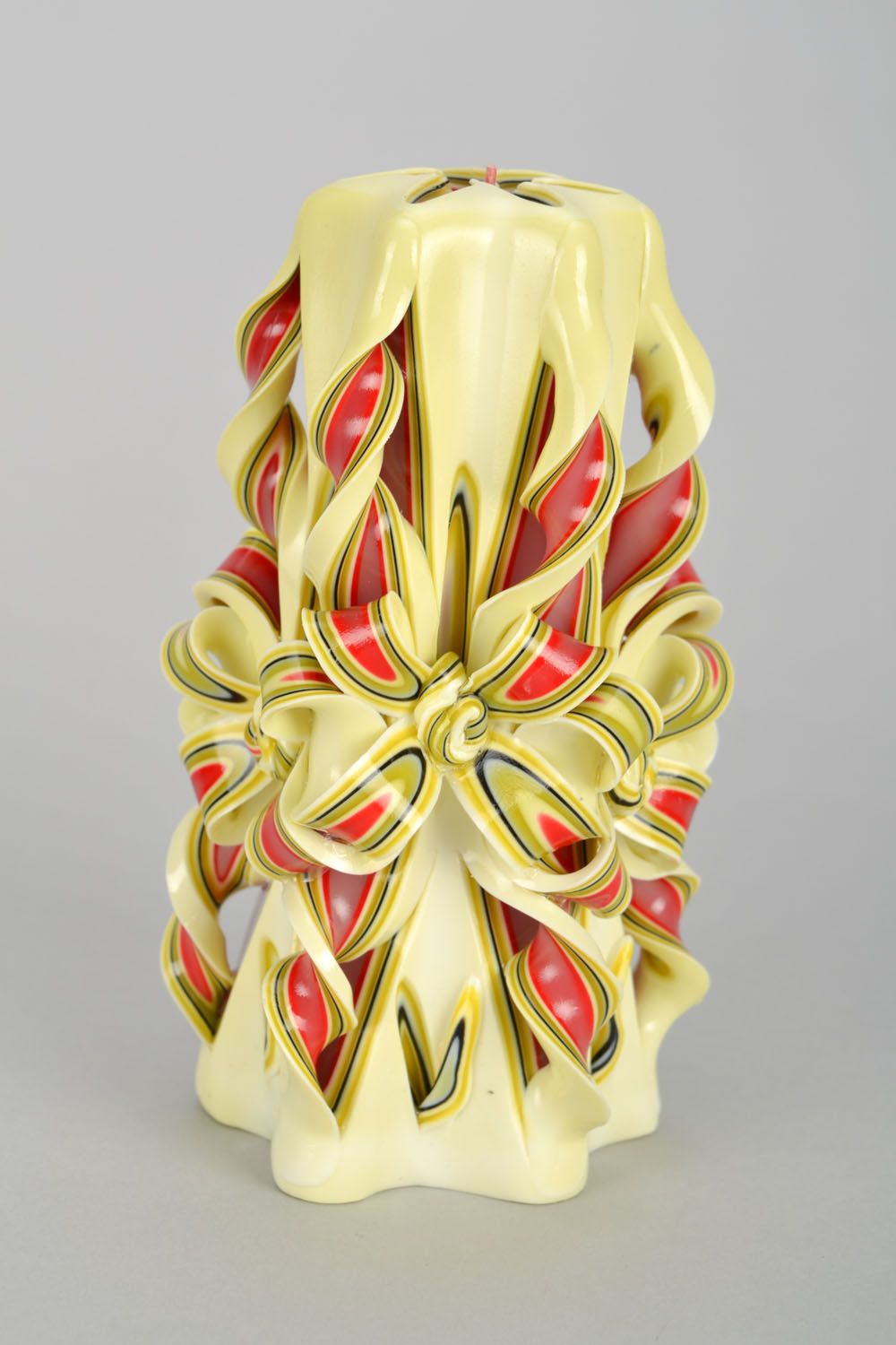 Carved candle in the original color scheme, made by hand.