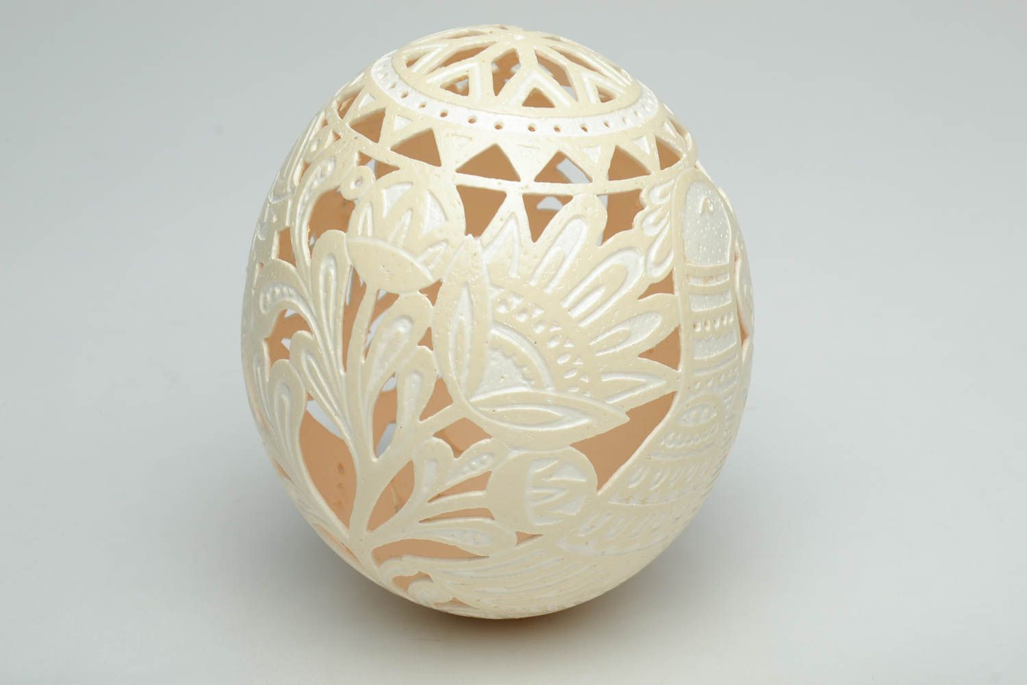 Interesting openwork egg in the technique of scratching. manual work.
