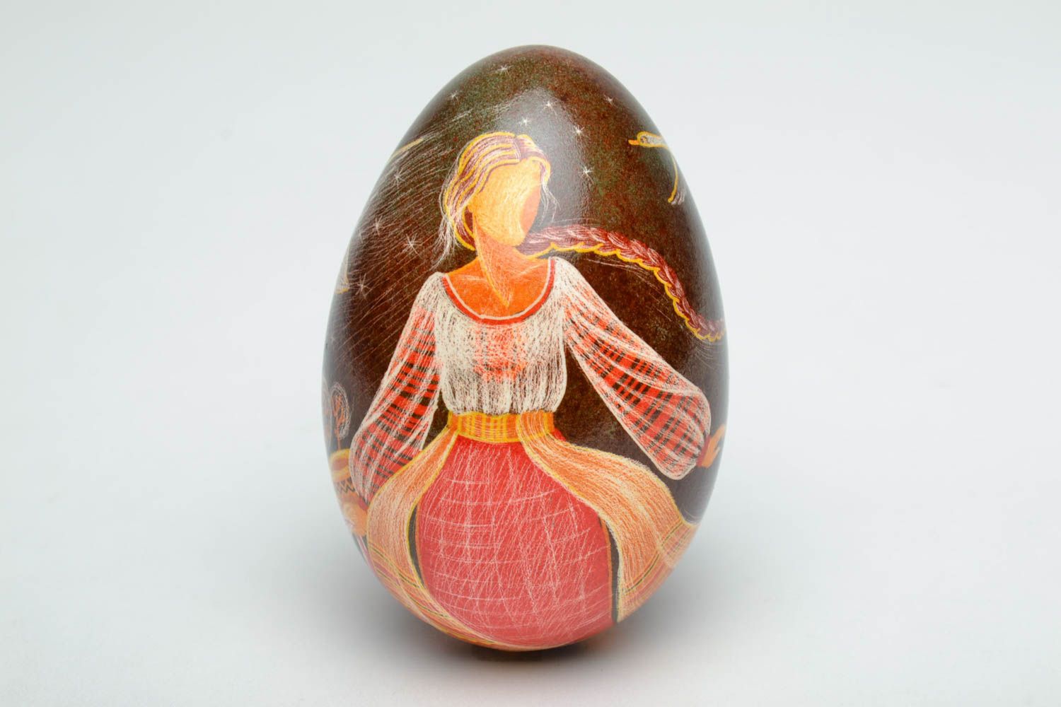 Easter chicken egg in the technique of scratching